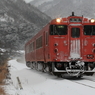 熱いのに雪か