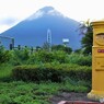 「黄色いポスト」と開聞岳
