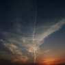 夕日に八雲立つ