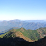 遠くの山脈まで見える