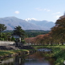 洗沢川の紅葉と鳥海山-1