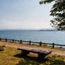 湖岸のベンチ（夏の海津大崎より）