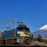 雲一つない富士山とEF66