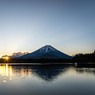 精進湖の朝陽