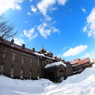 青空と雲と雪と札幌市資料館