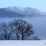 霧にむせぶ余呉湖