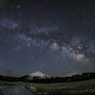 冠雪大山（だいせん）と天の河