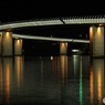曲がった夜の大橋