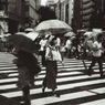 雨のスクランブル交差点