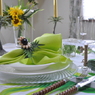 爽やかな黄緑のテーブル