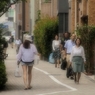 行き交う人々
