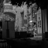 雨は街を休ませる