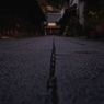 雨上がりの路地裏