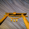 見上げてごらん夜の星を