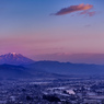 染まる山