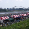 河川敷の会場