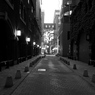さっぽろ駅－路地裏モノクロ－