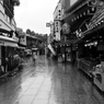 雨の帝釈天参道