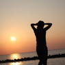 夕日と美女