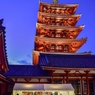 「冬空に羽子板市の灯り」