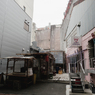 ビル間店