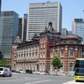 観光バスも見える東京駅