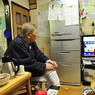 テレビを見るじいちゃん