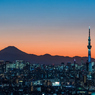 「ライトアップされた東京スカイツリーと富士山」
