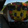 朝の駅。