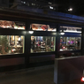 ウイーン（３４８）バスの中からアジアン・フード店を撮る