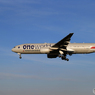 「青が大好き」American 777-200 N796AN   着陸です