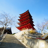 寒空の下にそびえたつ