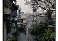 雨の旅館街カラー版