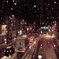 雪の降る街