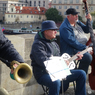 チェコ（７６６）プラハ・カレル橋の演奏家　