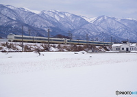 白い鉄道風景