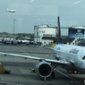 ☮  ウイーン国際空港で　着陸機を撮る　✈