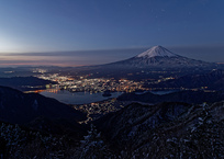 春雪の夜明け