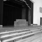 学校の講堂ステージ