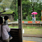 雨のローカル駅