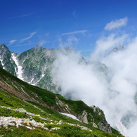 雲湧く不帰の嶮