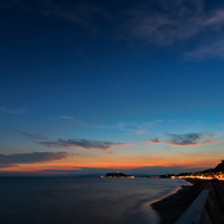 夕焼け空の雲と海