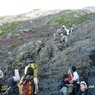 富士山アタック黒鳥隊。宿泊する東洋館脇から見る山頂方面。一瞬の晴れ間。10072