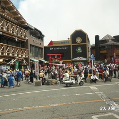 富士山アタック黒鳥隊。5合目登山口到着。ここで約1時間カラダを慣らします。