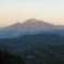 朝日を浴びる磐梯山