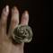 バラの指輪。