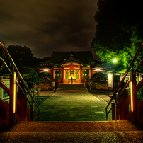 夜の神社は素敵な輝き