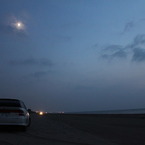 月と浜とアコードワゴン