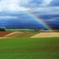 虹が立つ丘