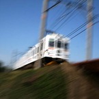 たま電車電柱通り抜け